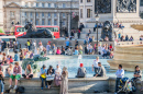 Überfüllter Trafalgar Square, London