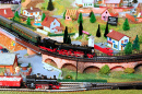 Miniatur-Eisenbahnmodell mit Zügen