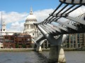 Millennium-Brücke zur St.-Pauls-Kathedrale