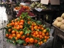 Orangen und Obst auf dem Markt in Vietnam
