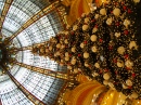 Weihnachtsbaum in Galeries Lafayette, Paris