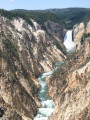 Nieder-Wasserfall von dem Yellowstone-Fluss
