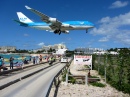 KLM Flugzeug über Maho Bay Beach