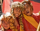 Traditionell gekleidete Kinder, Indonesien