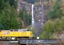 Union-Pacific-Eisenbahn am Multnomah Falls