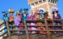 Kostümierte Figuren neben der Arsenale, Venedig