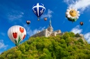 Heißluftballons über Mont Saint-Michel