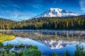 Berg Mt. Rainier und Reflexion See