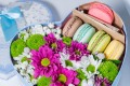 Blumen und Macaroon