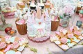 Cupcakes, Baiser, Muffins und Macarons für die Hochzeit