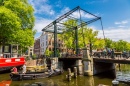 Kanal und Brücke in Amsterdam