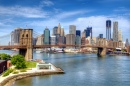 Die Brooklyn Bridge und Lower Manhattan