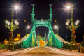 Freiheitsbrücke in Budapest Nachts