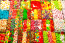 Verschiedene Süßigkeiten auf dem Markt in Barcelona