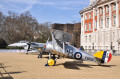 Alte Flugzeuge auf einer Ausstellung in London