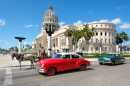 Klassische Autos in der Innenstadt von Havanna