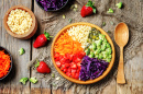 Regenbogen-Salat mit Hirse und Gemüse