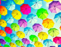 Farbige Regenschirme