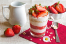 Joghurt-Dessert mit Erdbeeren