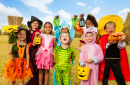 Kinder In Halloween Kostümen