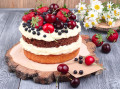 Keks mit Mascarpone-Creme und frischen Beeren
