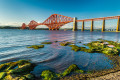 Kleine Bucht nahe Förde von Firth of Forth Brücke in Schottland