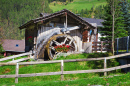 Antike Wassermühle in den Dolomiten