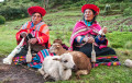 Peruanische Frauen spinnen Garn