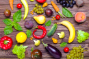 Auswahl an frischem Obst und Gemüse