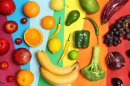 Regenbogen von Gemüse und Früchten