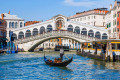 Rialtobrücke in Venedig, Italien