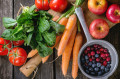 Frisches Obst, Gemüse und Beeren
