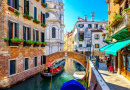 Schmaler Kanal in Venedig