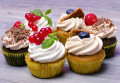Cupcakes mit frischen Beeren