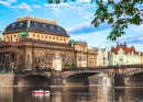 Brücke und Nationaltheater in Prag