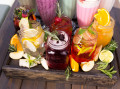 Fruchtcocktails und Smoothies
