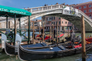 Rialtobrücke am Canal Grande in Venedig