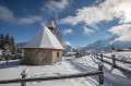 Bergdorf im Winter, Österreichische Alpen