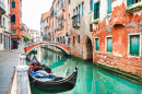 Kanal mit Gondel in Venedig