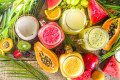Verschiedene Frucht-Smoothies