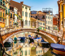 Brücke über den Kanal in Venedig