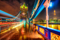 Tower Bridge mit Ampel, London