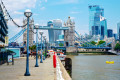 Tower Bridge und London City Skyline