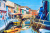Burano Altstadt und Boote, Italien