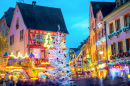 Weihnachtlich dekorierte französische Stadt