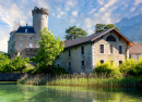 Mittelalterliches Schloss am See von Annecy, Frankreich
