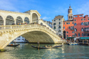 Rialtobrücke, Canal Grande in Venedig