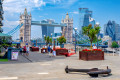 Tower Bridge und die Skyline The City, London