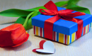 Geschenkbox, Herzen und Blumen