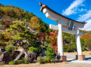 Weiße Tore und ein buddhistischer Tempel, Kofu, Japan